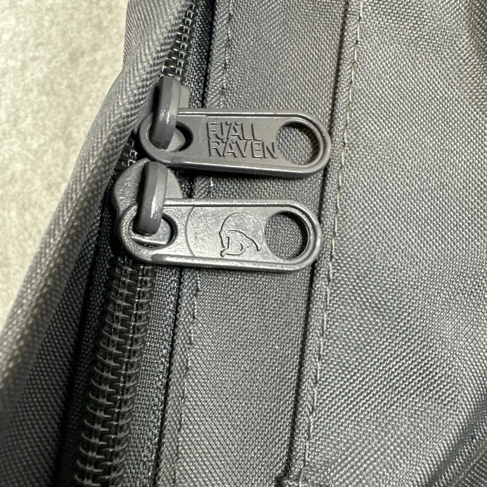 Fjallraven Kanken 23510 Classic Laptop Bag Adjustable Strap Fox Snap Grey